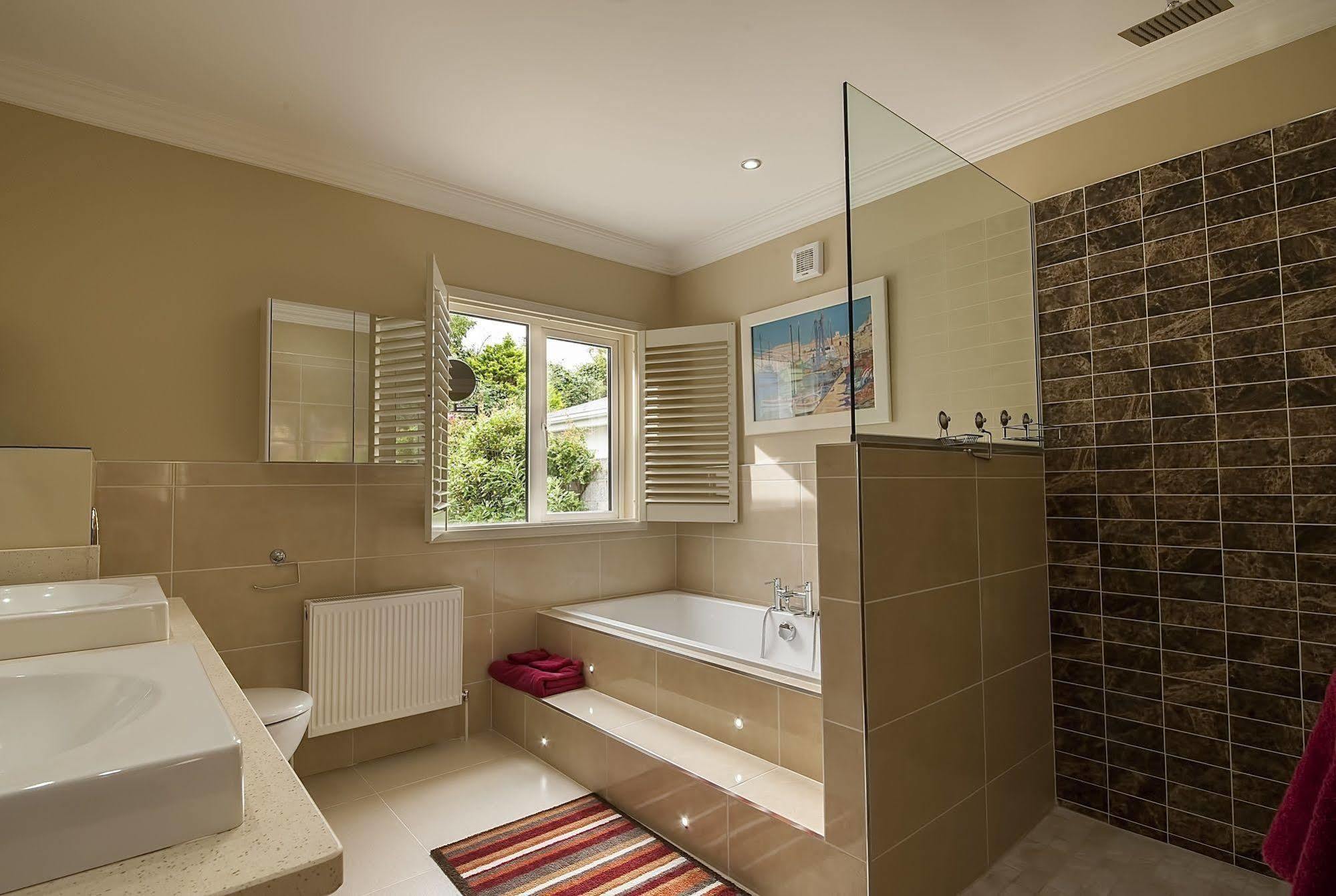 Sea Breeze Lodge B&B Galway Exterior foto